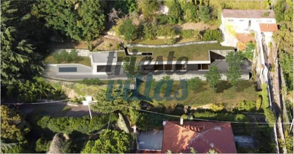 casa indipendente in vendita a Trieste in zona Miramare