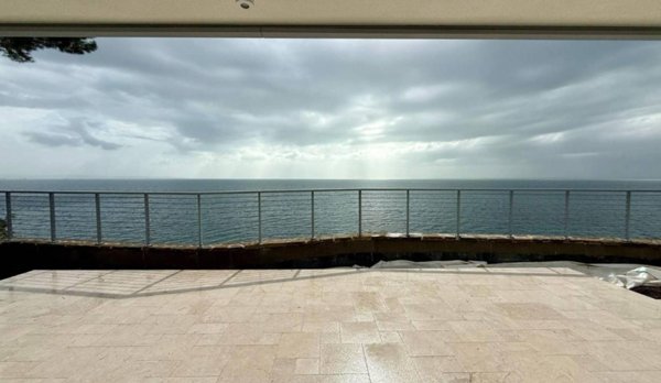 casa indipendente in vendita a Trieste in zona Miramare