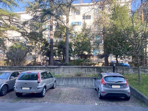 negozio in vendita a Trieste in zona Cattinara