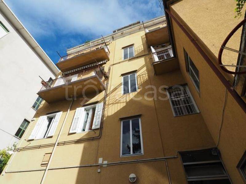 negozio in vendita a Trieste in zona Gretta