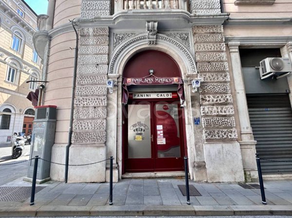 negozio in vendita a Trieste in zona San Vito