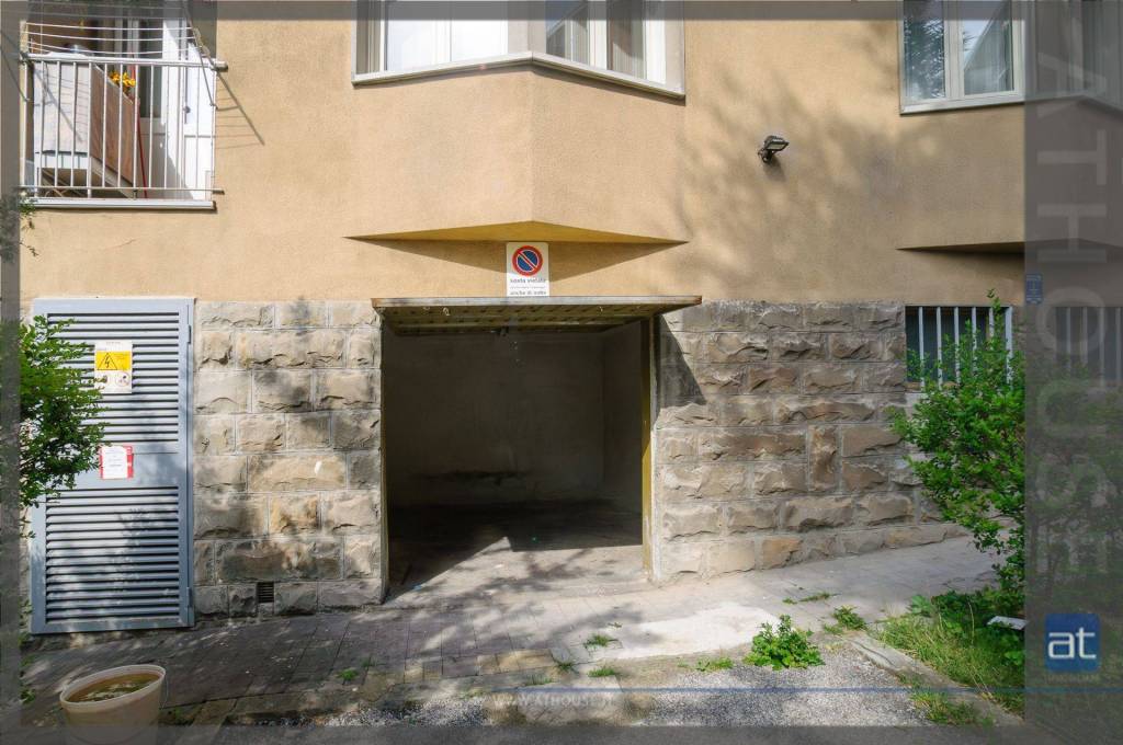 locale di sgombero in vendita a Trieste