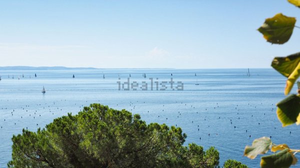 casa indipendente in vendita a Trieste in zona Grignano