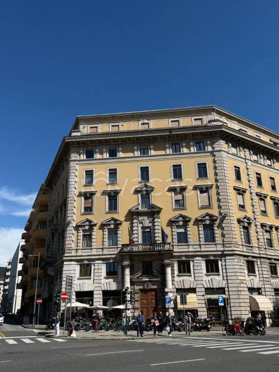 appartamento in vendita a Trieste in zona Borgo Teresiano