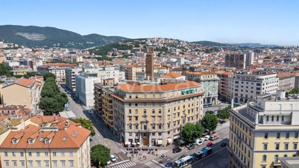 appartamento in vendita a Trieste in zona Borgo Teresiano