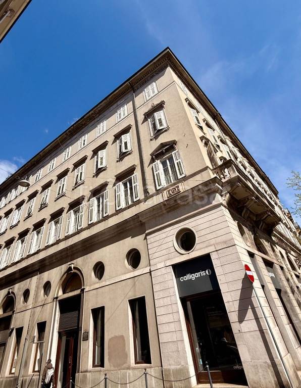 appartamento in vendita a Trieste in zona Borgo Teresiano