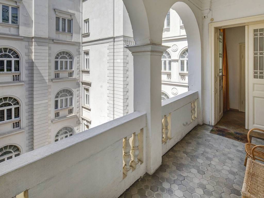 appartamento in vendita a Trieste in zona Cavana