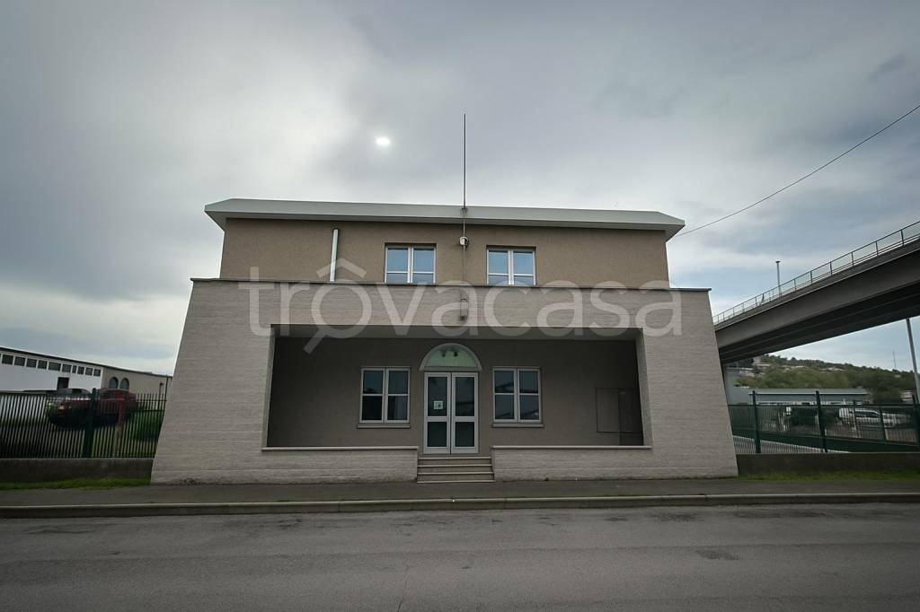 locale commerciale in vendita a Trieste in zona Borgo San Sergio