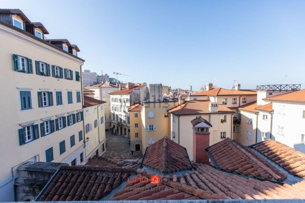 appartamento in vendita a Trieste in zona Città Vecchia