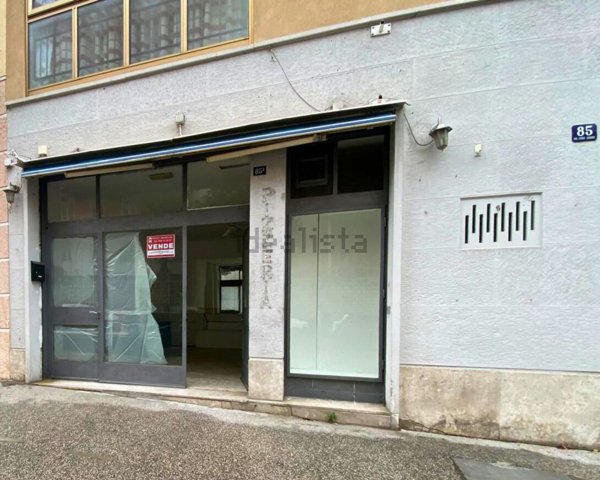locale commerciale in vendita a Trieste in zona Cologna