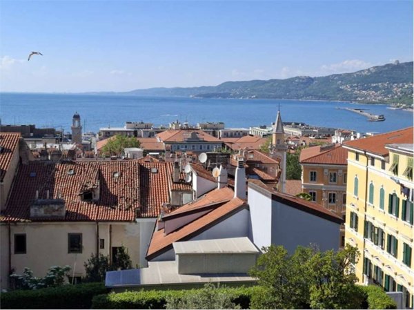 appartamento in vendita a Trieste in zona Città Vecchia