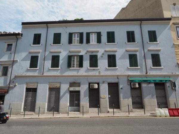 locale commerciale in vendita a Trieste in zona San Giacomo