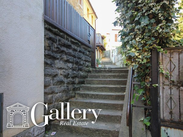 casa indipendente in vendita a Trieste in zona Gretta