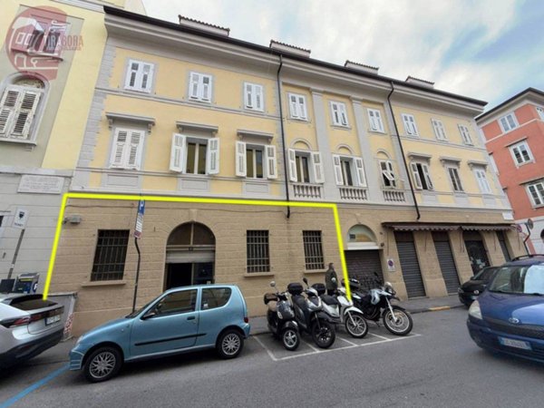 appartamento in vendita a Trieste in zona Città Vecchia