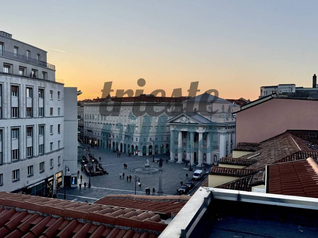 appartamento in vendita a Trieste in zona Città Nuova