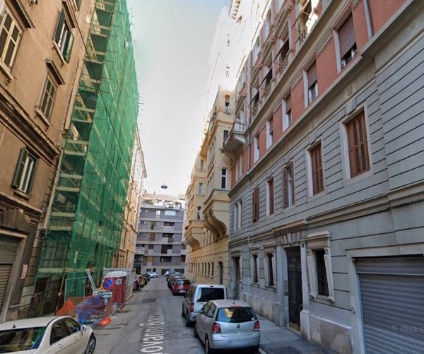 locale commerciale in vendita a Trieste in zona Roiano