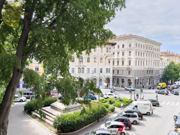 appartamento in vendita a Trieste in zona Città Vecchia