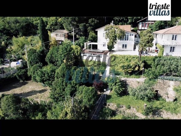 casa indipendente in vendita a Trieste in zona Miramare