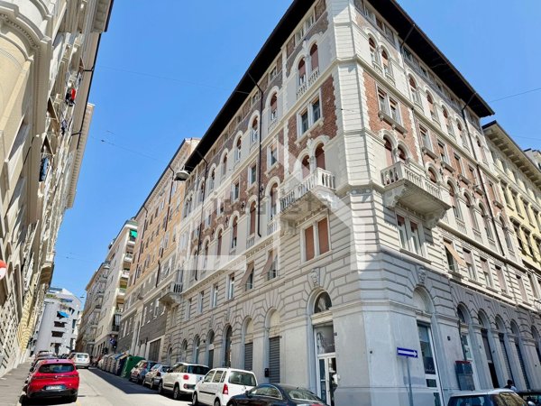 ufficio in vendita a Trieste in zona Barriera vecchia