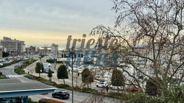 appartamento in vendita a Trieste in zona Città Vecchia