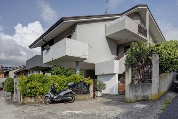 casa indipendente in vendita a Trieste in zona Valmaura