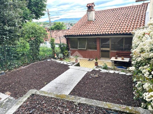 casa indipendente in vendita a Trieste in zona Rozzol