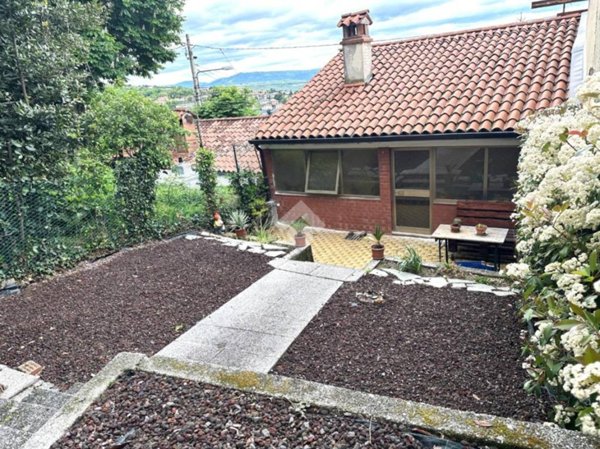 casa indipendente in vendita a Trieste in zona Rozzol