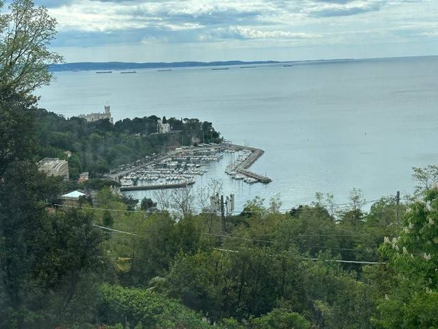 appartamento in vendita a Trieste in zona Grignano