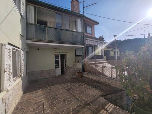 casa indipendente in vendita a Trieste in zona Roiano