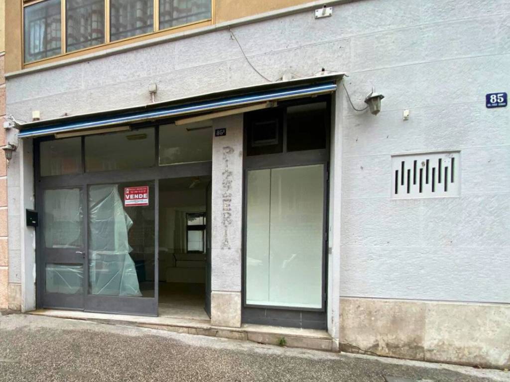 negozio in vendita a Trieste in zona Cologna