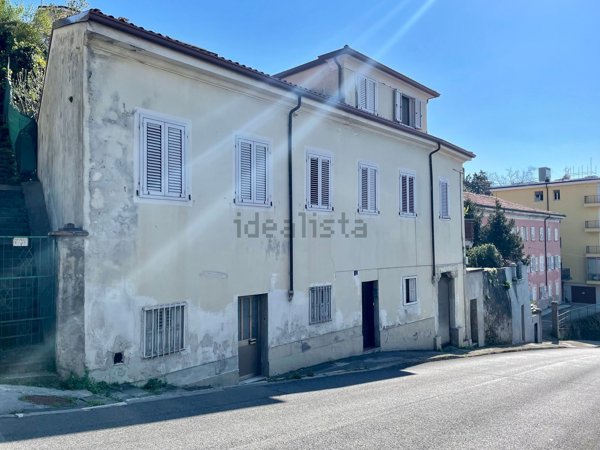 appartamento in vendita a Trieste in zona Roiano