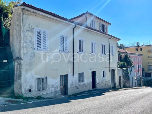 appartamento in vendita a Trieste in zona Roiano