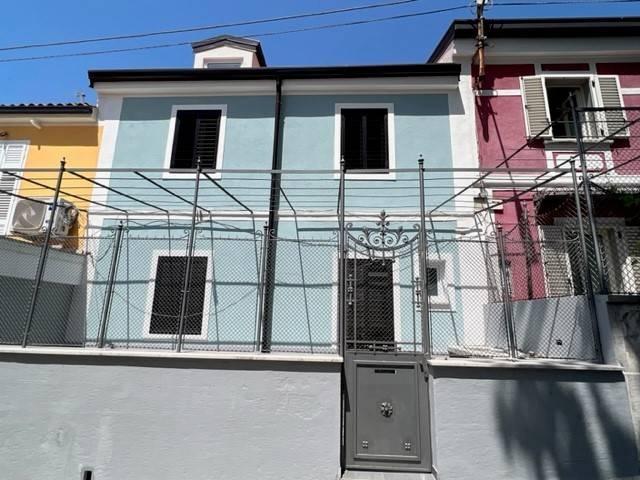 casa indipendente in vendita a Trieste in zona San Giacomo
