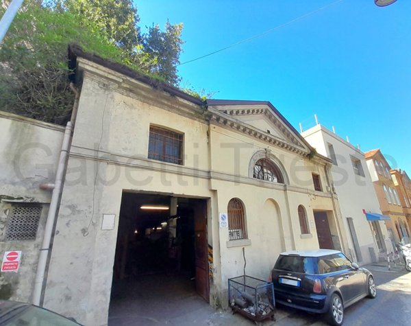 locale commerciale in vendita a Trieste