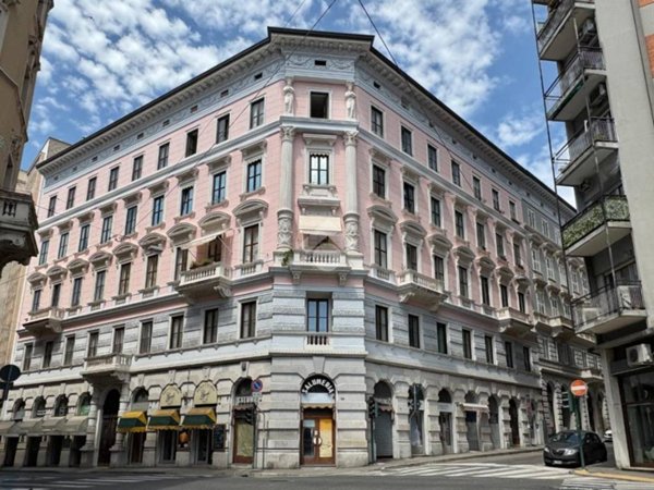 appartamento in vendita a Trieste in zona Borgo Teresiano