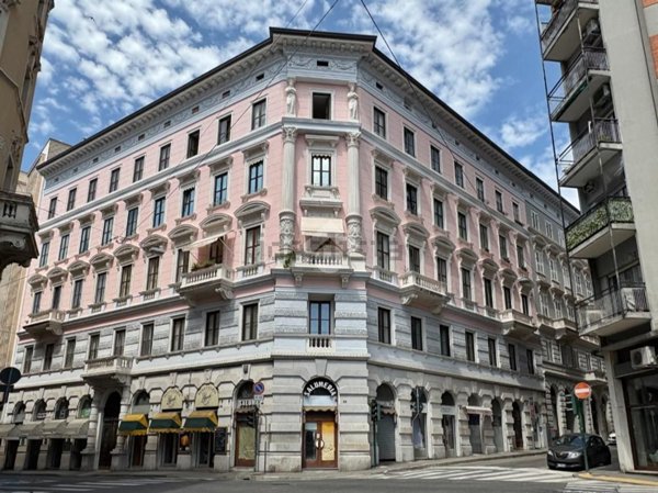 appartamento in vendita a Trieste in zona Borgo Teresiano
