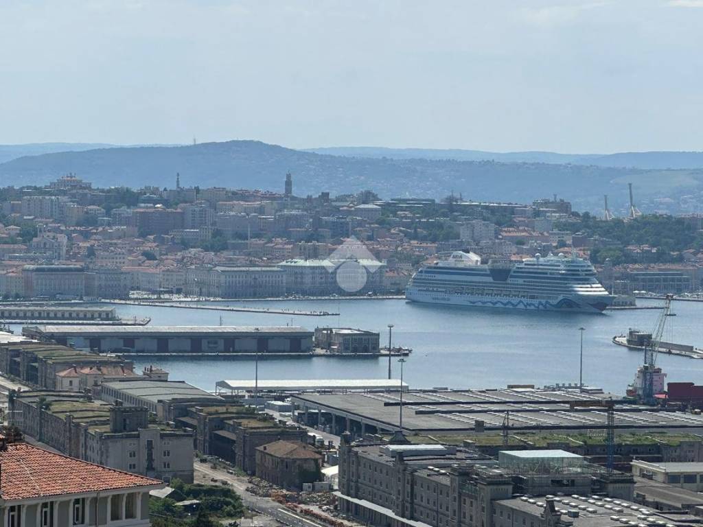 casa indipendente in vendita a Trieste in zona Gretta