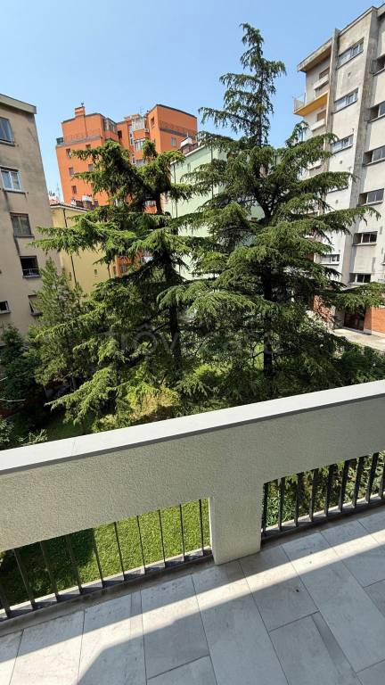 appartamento in vendita a Trieste in zona Campi Elisi