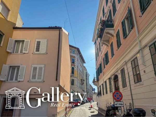 appartamento in vendita a Trieste in zona Città Vecchia