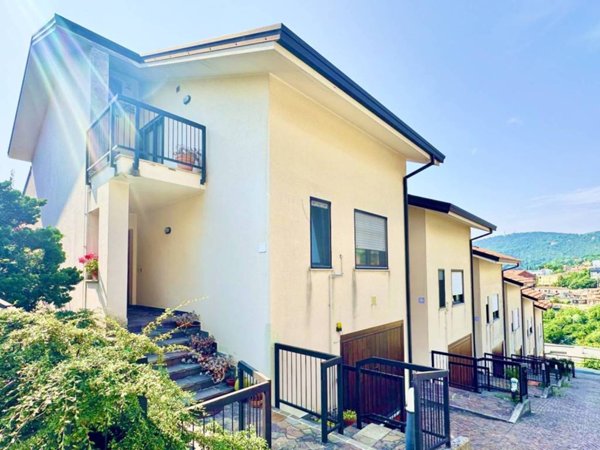 casa indipendente in vendita a Trieste in zona Scorcola