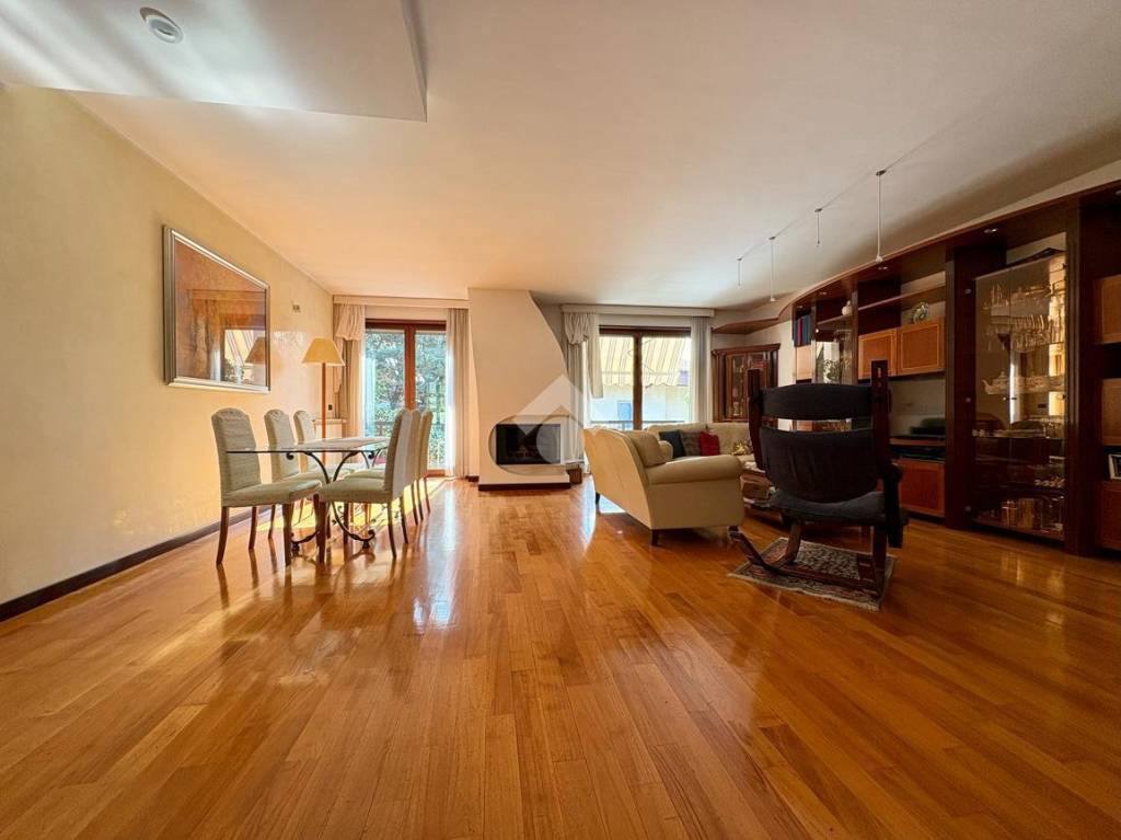 casa indipendente in vendita a Trieste in zona Scorcola