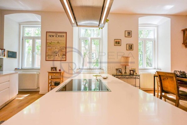 appartamento in vendita a Trieste in zona Città Vecchia