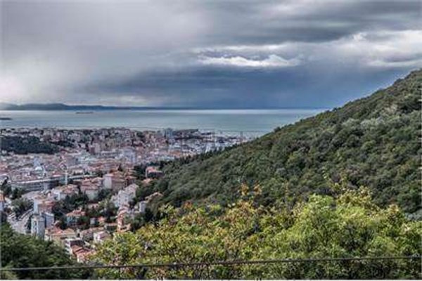 casa indipendente in vendita a Trieste in zona Cologna