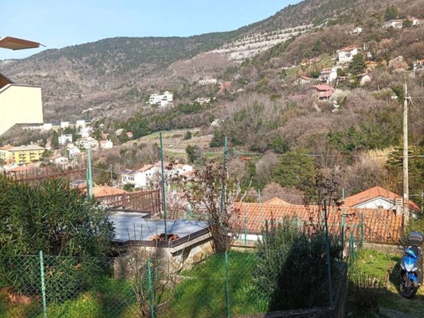 casa indipendente in vendita a Trieste in zona Rozzol