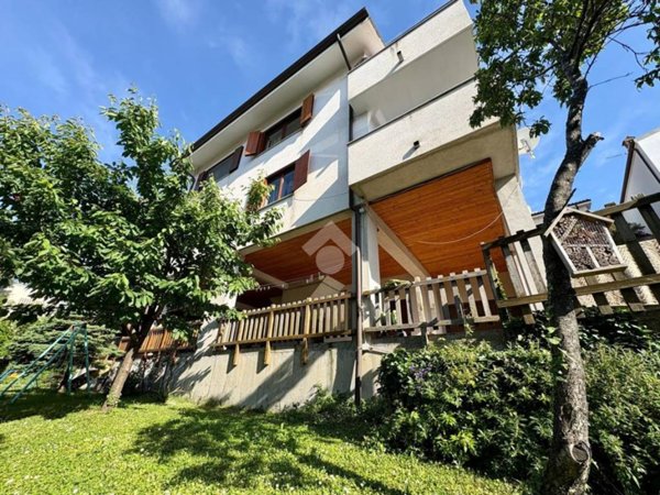 casa indipendente in vendita a Trieste in zona Roiano