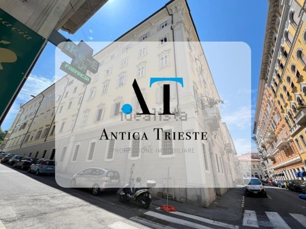 appartamento in vendita a Trieste in zona Città Vecchia