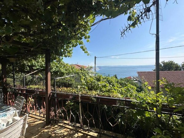 casa indipendente in vendita a Trieste in zona Gretta