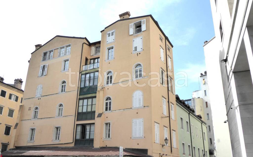 appartamento in vendita a Trieste in zona Città Vecchia