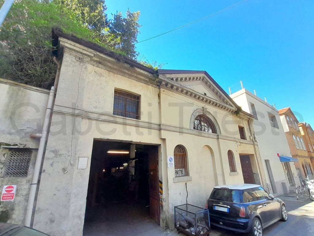 locale commerciale in vendita a Trieste