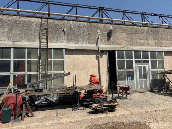 locale commerciale in vendita a Trieste in zona Borgo San Sergio